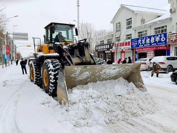 除雪保畅，尊龙凯时 - 人生就是搏铁肩道义勇担重任！